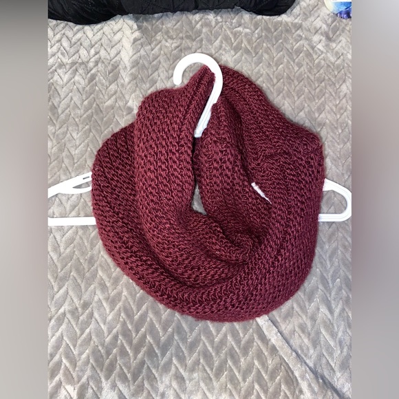 ALDO Infinity Scarf - Picture 1 of 4